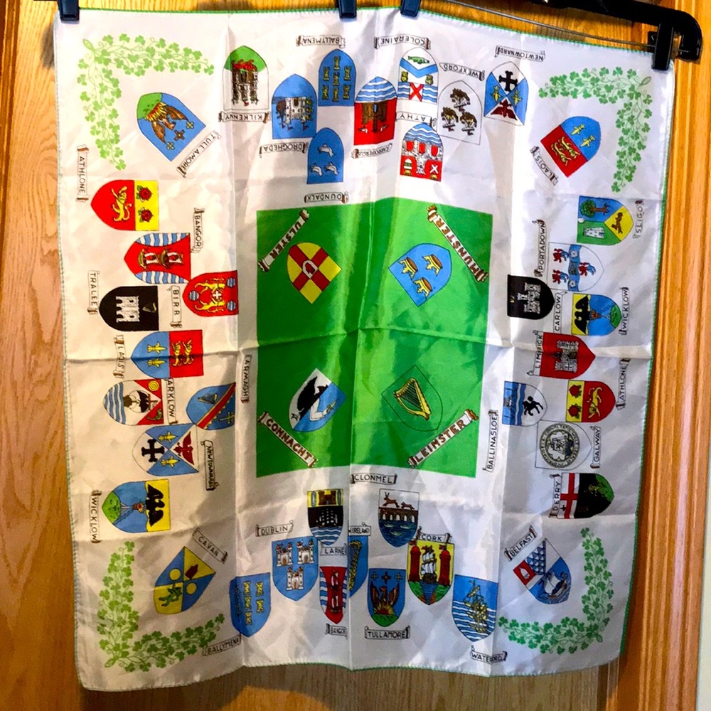 Rare IRELAND 26” Scarf Irish towns crests coats of arms shamrocks VINTAGE